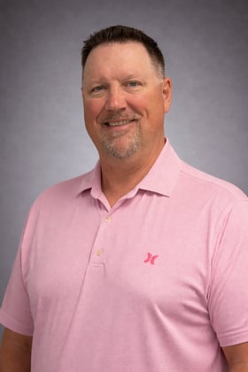 Aaron Lee headshot